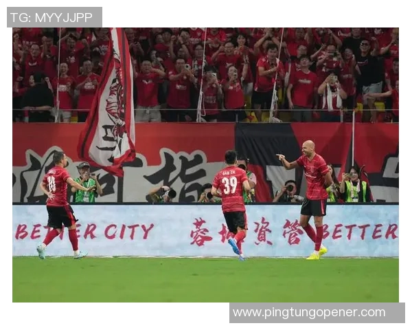 成都足球队的奋斗历程与洲际杯荣耀之路特别报道 成都足球队的奋斗历程与洲际杯荣耀之路特别报道