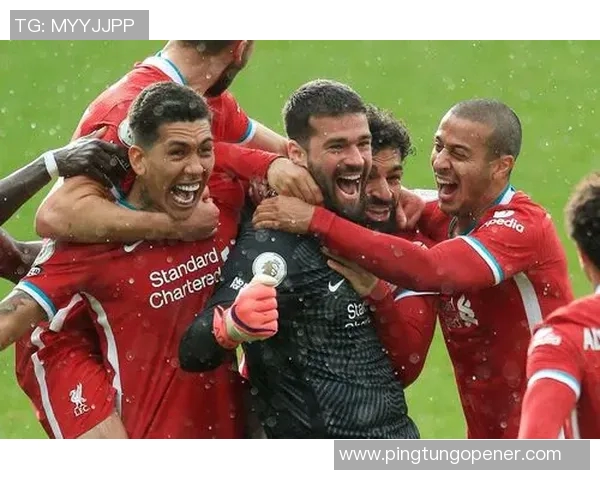 利物浦与西布朗激战正酣赛果揭晓精彩瞬间回顾 利物浦与西布朗激战正酣赛果揭晓精彩瞬间回顾